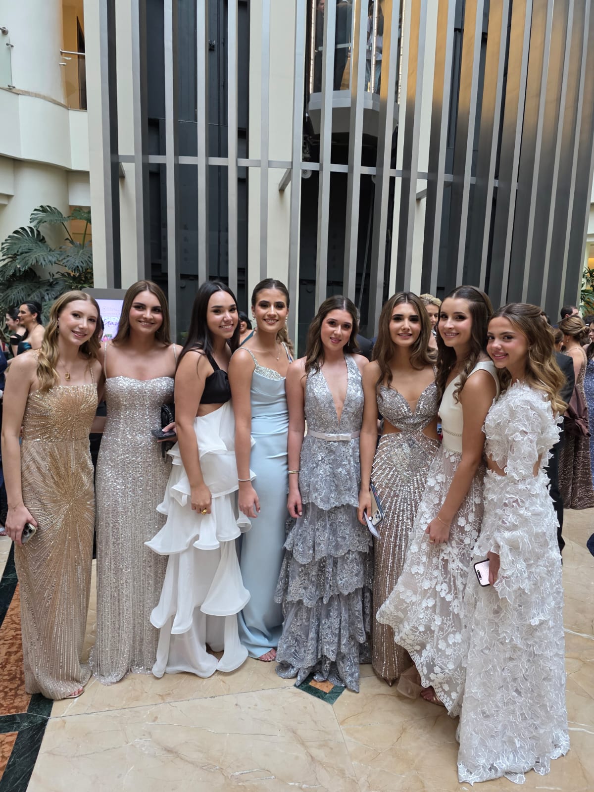 Danika con sus amigas